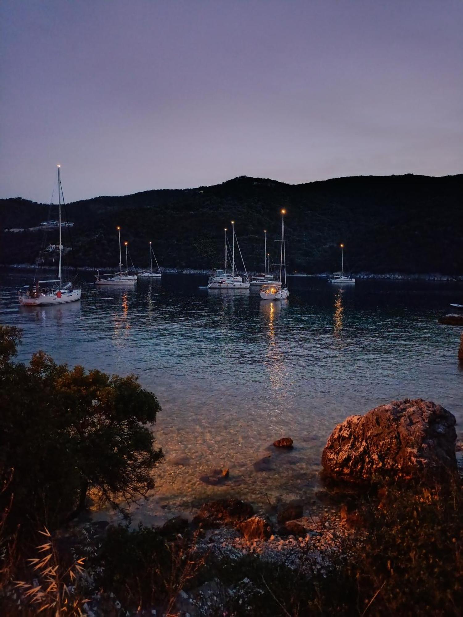 Helios Beach House Mikros Gialos Bagian luar foto