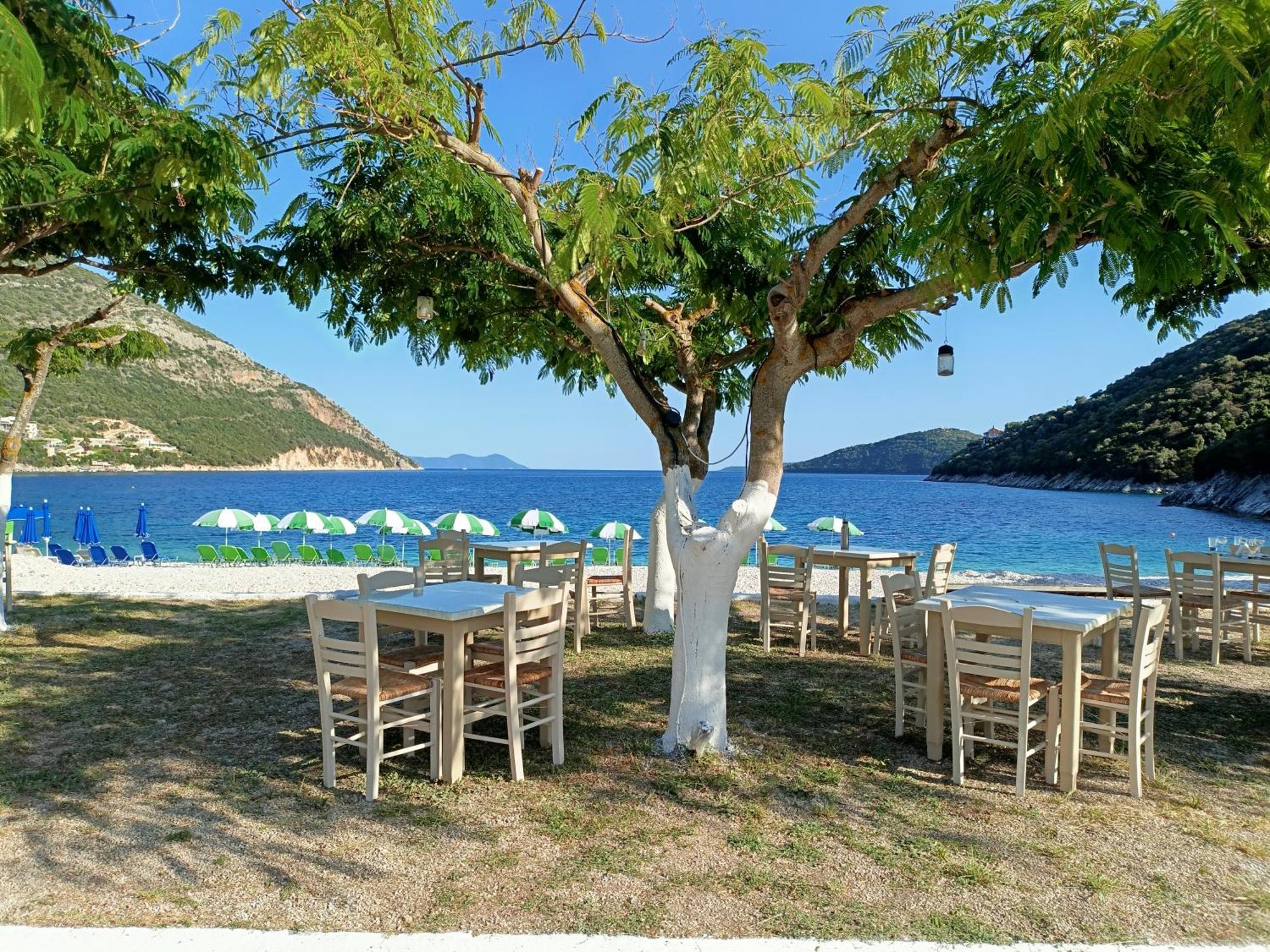 Helios Beach House Mikros Gialos Bagian luar foto